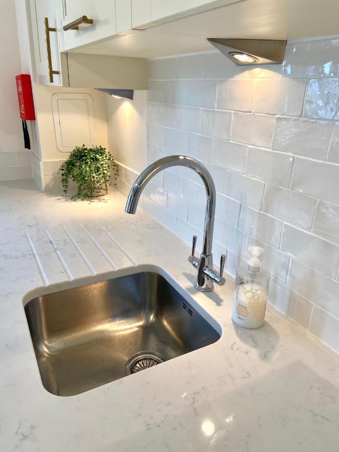 Monart Stylish City Centre Apartment, 2 Bed, Sleeps 6 Perth Kültér fotó