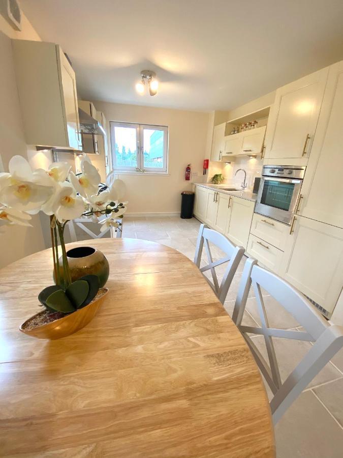 Monart Stylish City Centre Apartment, 2 Bed, Sleeps 6 Perth Kültér fotó